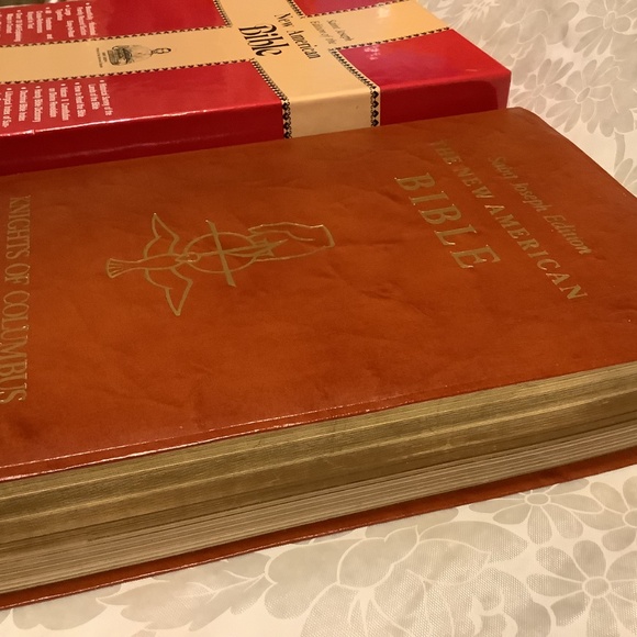 St. Joseph New American Bible Catholic Knights of Columbus on front leather NEW - Picture 5 of 7